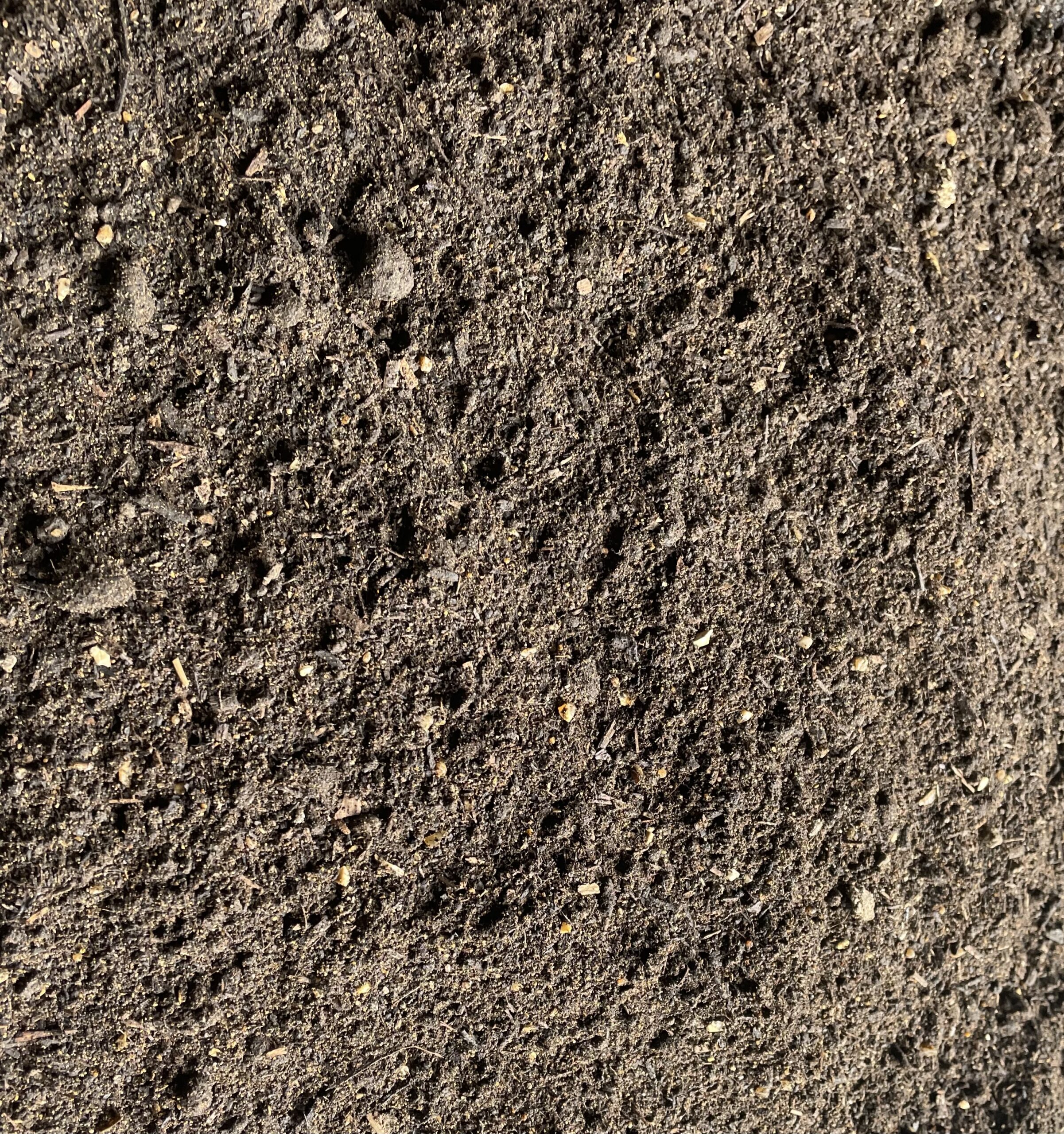 PlantGrow Lawn Dressing Soil Mix, a fine-textured topsoil blend with organic fibre for lawn levelling and repair.